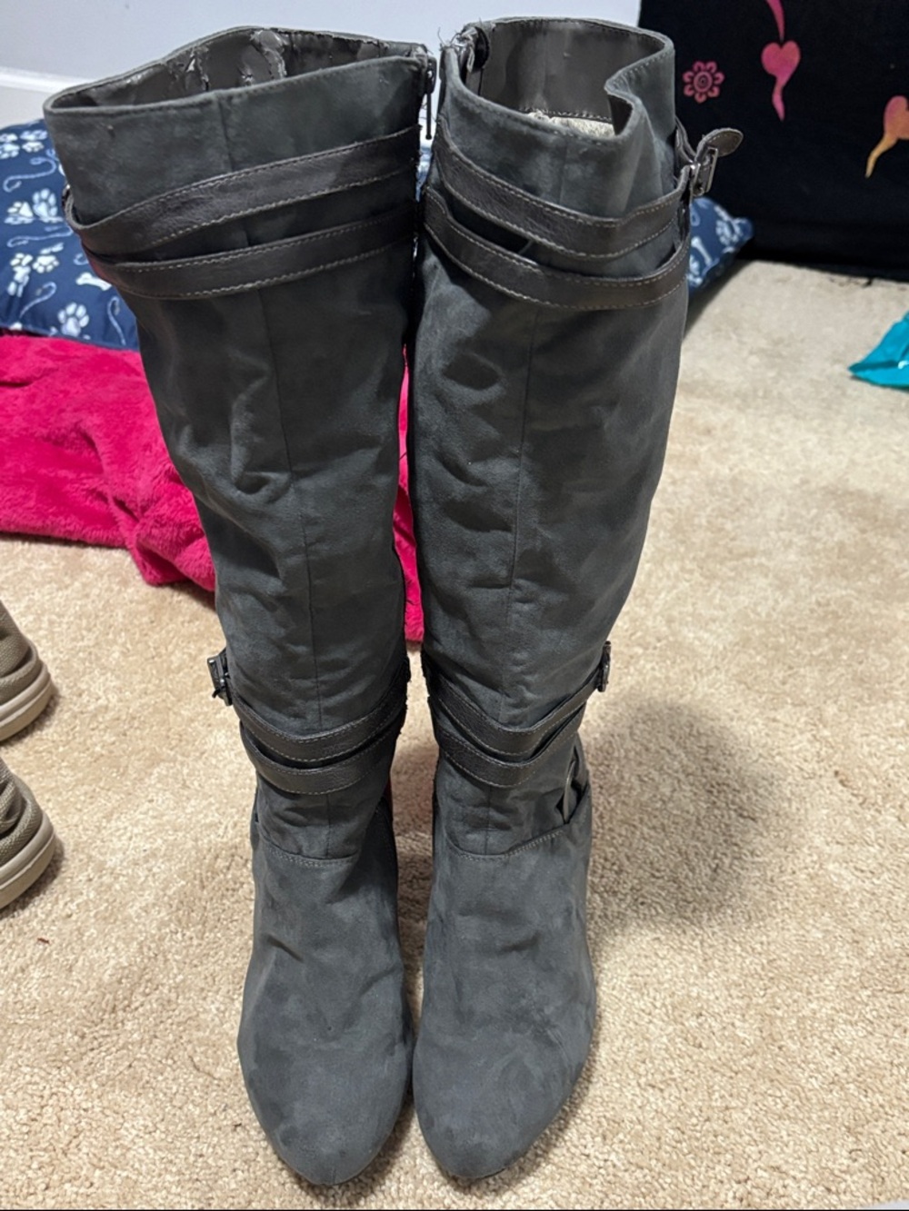 Gray Knee-High Women's Boots - Classic Riding Style